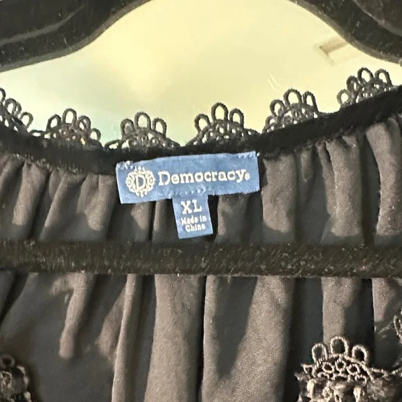 Elegant Black Crushed Velvet Women's Top - Picture 2 of 6